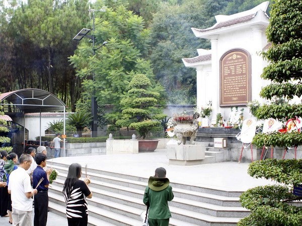 VFF President offers incense at Dong Loc T-junction historical relic site - ảnh 1